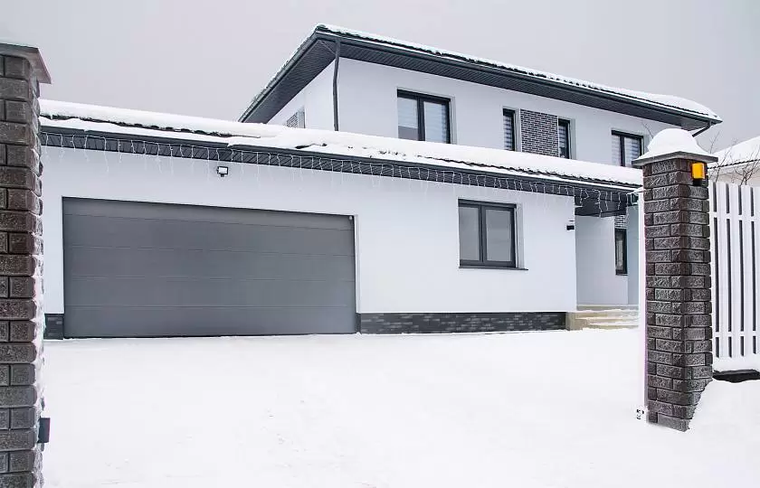 До конца года при покупке секционных ворот Prestige сертификат на 2000 рублей в подарок